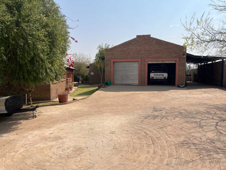 5 Bedroom Property for Sale in Upington Northern Cape